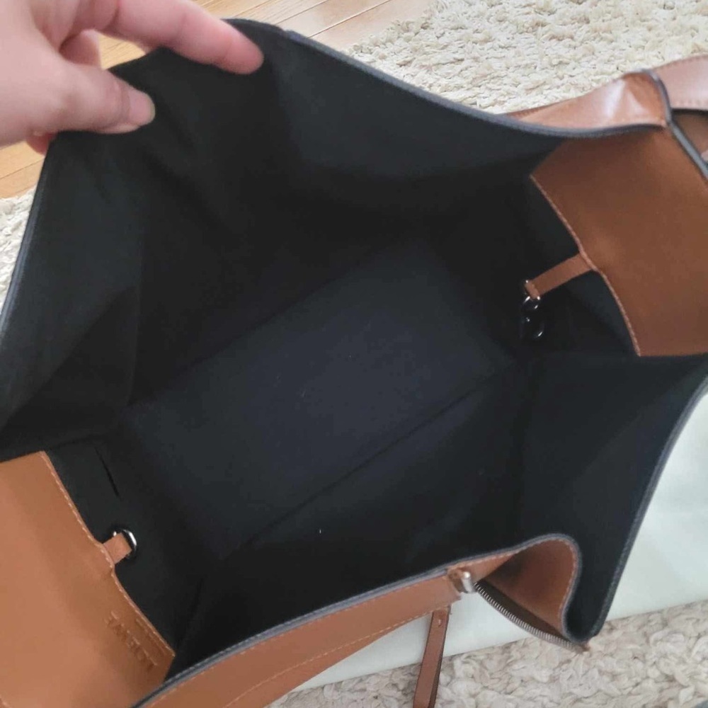 Authentic Loewe's iconic Hammock shoulder bag - Picture 15 of 16